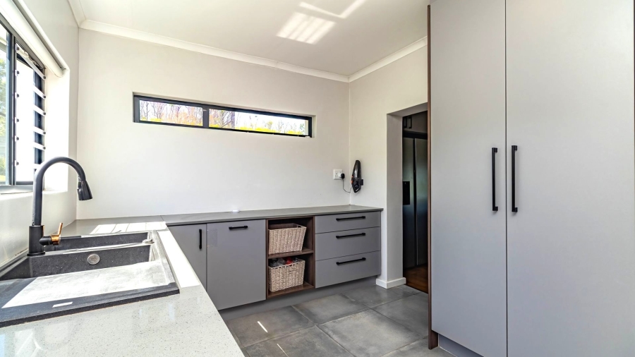6 Bedroom Property for Sale in Hunters Home Western Cape